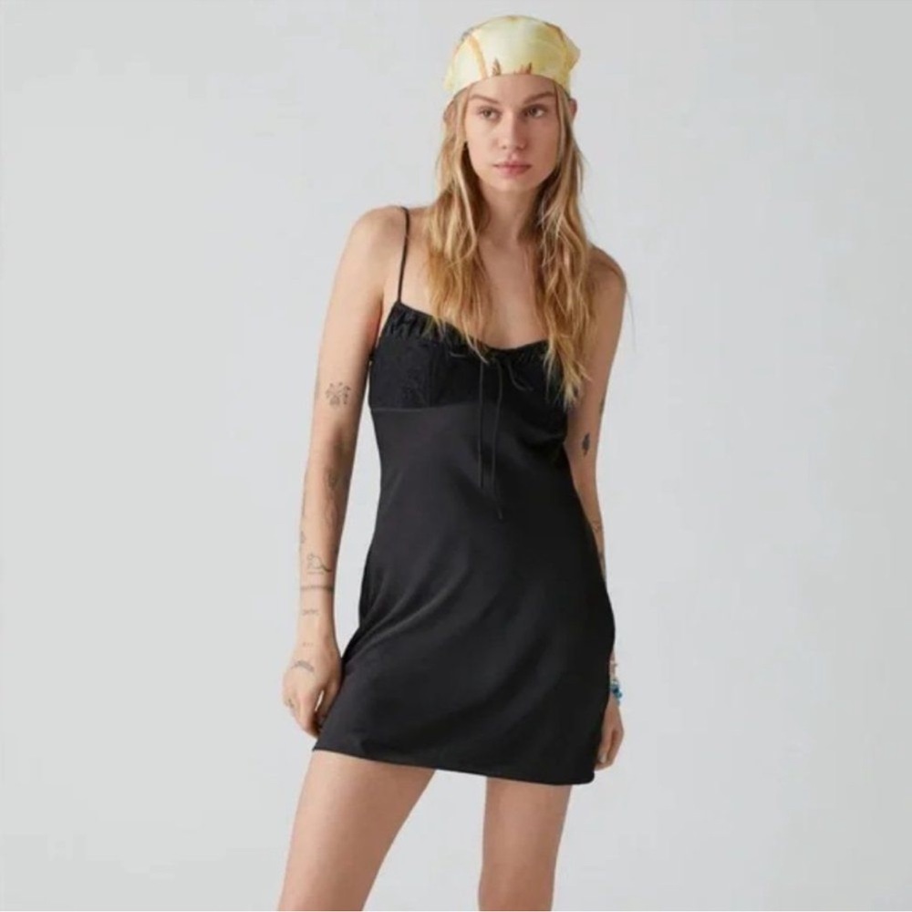 Urban Outfitters Perrie Lace Slip Dress in Black (Size L)